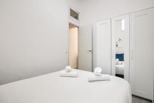 Łóżko lub łóżka w pokoju w obiekcie Atocha Station - Apartamento de 2 dormitorios