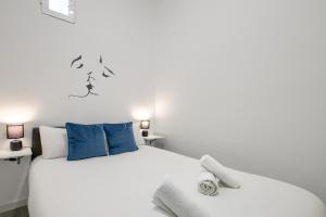 Łóżko lub łóżka w pokoju w obiekcie Atocha Station - Apartamento de 2 dormitorios