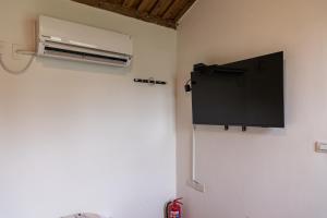 a room with a air conditioner on a wall at Kinmenhouse Villa No 7 in Jincheng