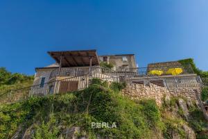 Das Gebäude in dem sich die Villa befindet
