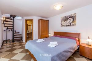 Ein Bett oder Betten in einem Zimmer der Unterkunft Villa BELLA MARE with stunning Sea Views
