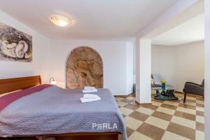 Ein Bett oder Betten in einem Zimmer der Unterkunft Villa BELLA MARE with stunning Sea Views