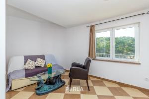 Ein Sitzbereich in der Unterkunft Villa BELLA MARE with stunning Sea Views