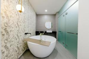 The Pano Residence Jalan Ipoh Insta-worthy Bath Tub Studio yu gangMRT