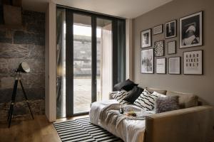 Posezení v ubytování Two-Bedroom Apartment at Royal William Yard, Plymouth
