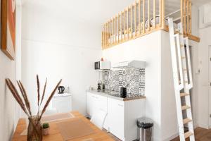 Kuchyňa alebo kuchynka v ubytovaní MontSéjour - Studio Climatisé entre Gare & Cité
