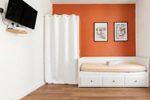Posteľ alebo postele v izbe v ubytovaní MontSéjour - Studio Climatisé entre Gare & Cité