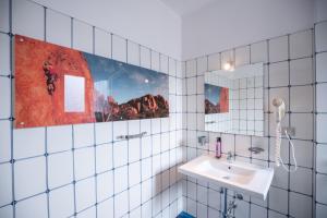Bilik mandi di Hotel Ciclamino
