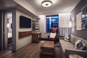 Area soggiorno di Rand Tower Hotel, Minneapolis, a Tribute Portfolio Hotel