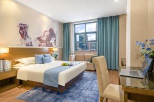Postel nebo postele na pokoji v ubytování Zhongshan Bafei Hotel