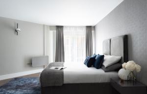 a bedroom with a large bed and a window at Oxford Street Fitzrovia Apartments in London