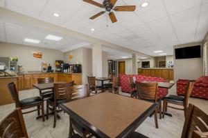 Μια τηλεόραση ή/και κέντρο ψυχαγωγίας στο Quality Inn Jefferson at I-85