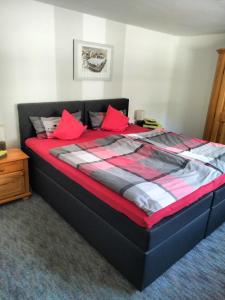 Postel nebo postele na pokoji v ubytování Ferienwohnung Odorfer + 5 fotografií