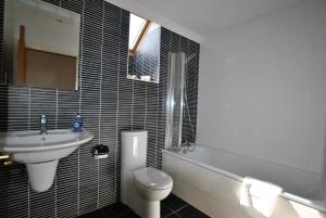 a bathroom with a sink and a toilet and a bath tub at Seaview Steading-spacious home in rural location in Crail +14 photos