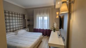 Postel nebo postele na pokoji v ubytování Hotel Umbria + 37 fotografií