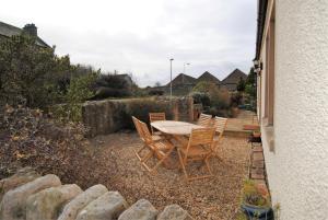 a patio with a table and chairs in a yard at Orchard Cottage-spacious cottage in rural setting in Kilrenny