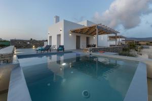 Bazén v ubytování Bluebell Resort Villa SUNSET nebo v jeho okolí