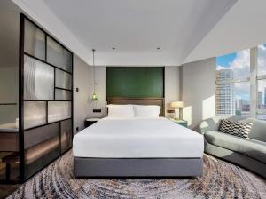 Voodi või voodid majutusasutuse Shenzhen Shanghai Hotel toas