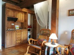Kuchyň nebo kuchyňský kout v ubytování Apartamento amplio y con jardín Cosmos 1