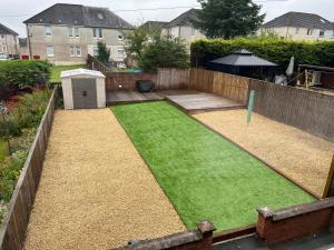 Zahrada ubytování Beautiful 3 bedroom home with large garden 35 mins to Glasgow & Edinburgh