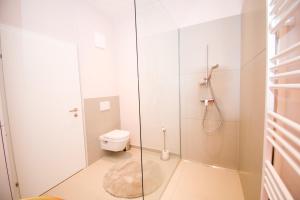 Koupelna v ubytování Das Torhaus + 22 fotografií