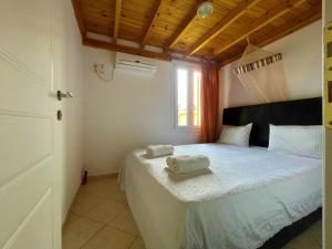 a bedroom with a bed with two towels on it at Afroessa apartments in Mesariá