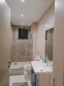 Koupelna v ubytování Nzuri Elite-1 bedroom