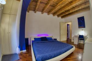 a bedroom with a bed with a blue comforter at Blue Lodge in Brescia