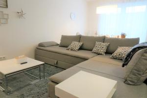 a living room with a couch and a table at Mein Apartment, Stars mit Balkon und Klima für bis zu 4 Personen in Frankenthal