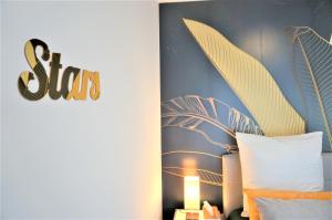 a bedroom with a bed with a sign on the wall at Mein Apartment, Stars mit Balkon und Klima für bis zu 4 Personen in Frankenthal