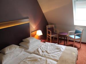 Giường trong phòng chung tại Szent Gellért Hotel