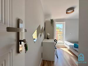 Postel nebo postele na pokoji v ubytování Munch Room -10 Minutes to Gdańsk Old Town & Sea