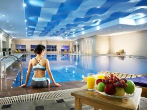 Bazén v ubytování Tianjin Saixiang Hotel nebo v jeho okolí