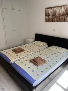 two twin beds in a room at Theodoros Apt.79 in Paralimni