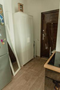 Ένα μπάνιο στο Studio type apartment in Ķegums