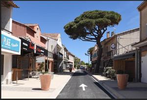 Fotografia z galérie ubytovania Maisonnette climatisée à 35m de la plage de La Capte Hyères v destinácii Hyères