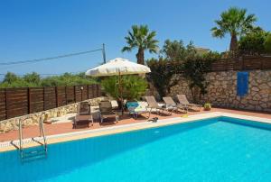 Bazén v ubytování Villa Petalouda Stunning Villa in Tragaki Zante nebo v jeho okolí + 37 fotografií