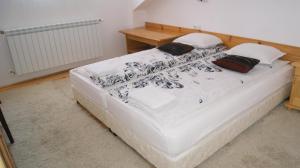 Postel nebo postele na pokoji v ubytování Guest House Garbevi
