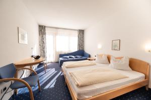 A bed or beds in a room at Hotel Rierhof