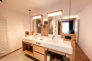 A bathroom at Hotel Rierhof