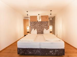 Un pat sau paturi într-o cameră la Hotel Rierhof
