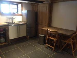 Kuchyň nebo kuchyňský kout v ubytování Appartement une chambre dans ancienne ferme