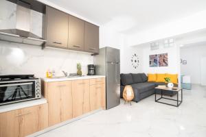 Η κουζίνα ή μικρή κουζίνα στο Athinais Suites +24 φωτογραφίες