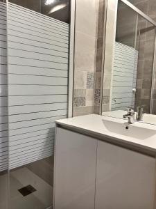 Vonios kambarys apgyvendinimo įstaigoje Appartement lumineux avec VUE MER pour 6 personnes