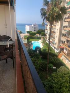 Bazén v ubytování Spacious 1 bedroom apartment, Nerja centre 3i nebo v jeho okolí