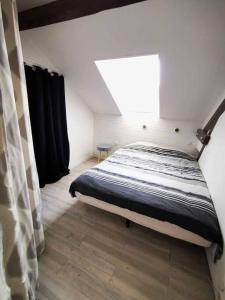 a bedroom with a bed in a room with a window at Bel Appartement 10mn PARIS in Argenteuil