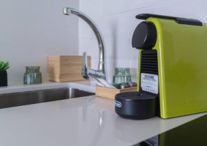 a kitchen counter with a sink and a juicer at Banana Beach Boutique Studio in Platja  d'Aro