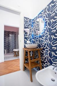 a bathroom with a blue and white patterned wall at Relais al Castello in Castellammare di Stabia