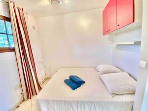 a small room with a bed with a blue towel on it at HAMEAU 4 pax Plage Piscine in Saint-Raphaël