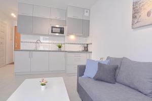 Küche/Küchenzeile in der Unterkunft Sun Towers - Apartamenty Bryza - Apartamenty z parkingiem